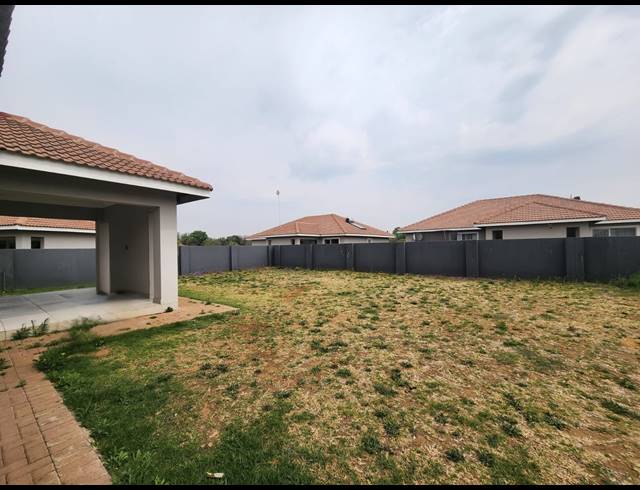 3 BEDROOM TOWNHOUSE FOR SALE IN ARCON PARK